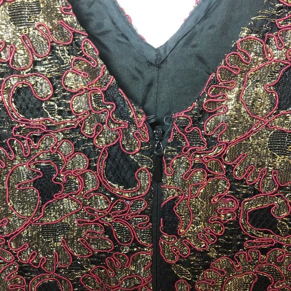 Carmen Marc Valvo Golden Leaf Gown w/Red Piping - Picture 4 of 9